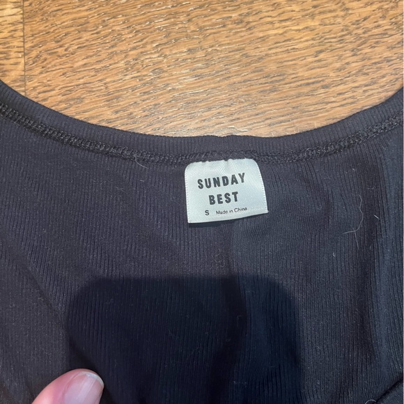 Aritzia cropped button up cardigan super stretchy top barely worn if ever - Picture 2 of 3